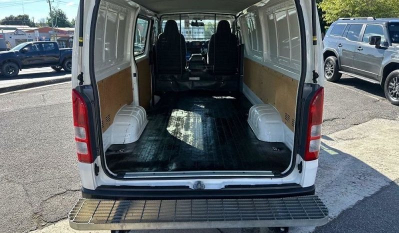 
								2017 Toyota Hiace LWB KDH201R MY16 full									